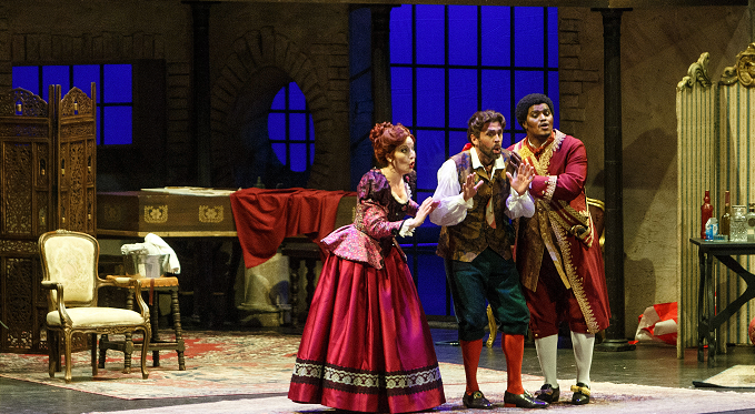 Rosina (Stephanie Doche), Figaro (John Moore), Count Almaviva (Lunga Eric Hallam) (photo credit: David Bachman, opening night)