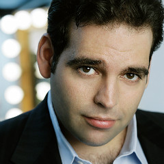 Dimitri Pittas plays the role of Nemorino