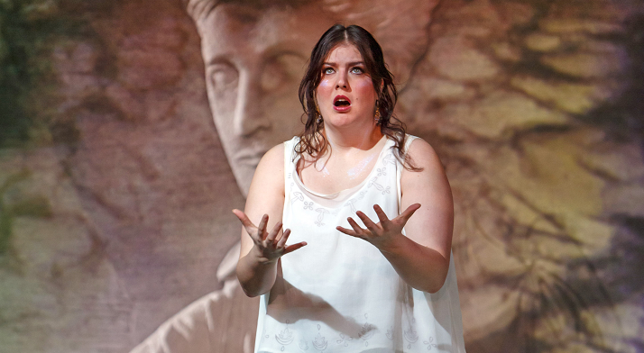 Emily Richter as Iphigénie in Iphigénie en Tauride (photo credit: David Bachman)