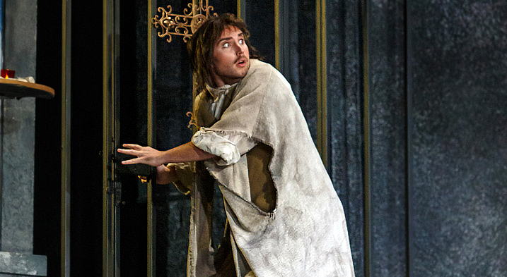 Escaped political prisoner Cesare Angelotti (Erik Nordstrom) seeks refuge (photo credit: David Bachman)