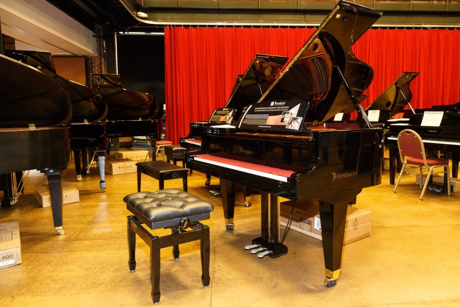 Photo of a past Pittsburgh Opera piano sale