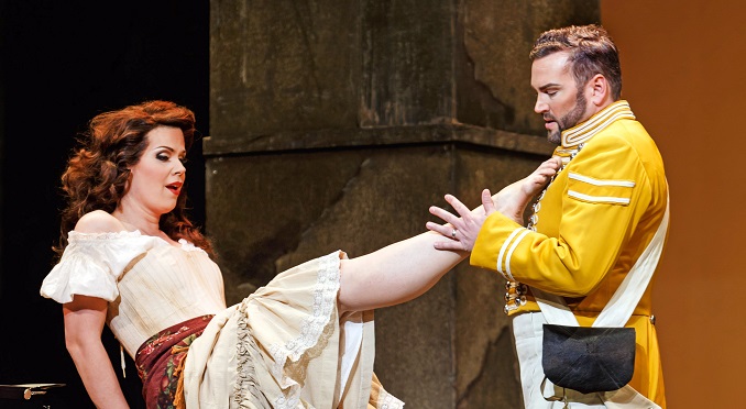 Carmen (Zanda Švēde) uses her charms to convince Don José (Scott Quinn) to let her escape (photo credit: David Bachman)