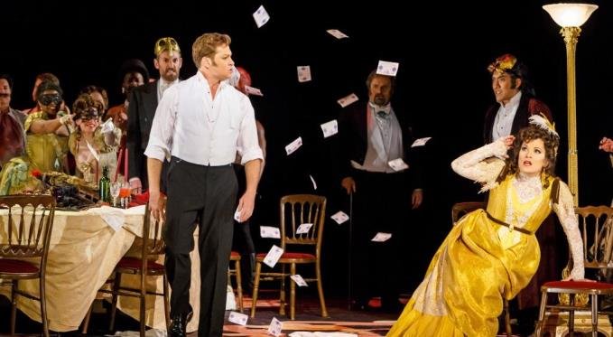 La Traviata production photo