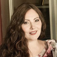 Ekaterina Siurina sings the role of Adina