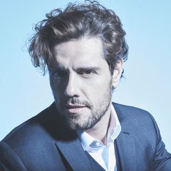 Thiago Arancam plays Mario Cavaradossi